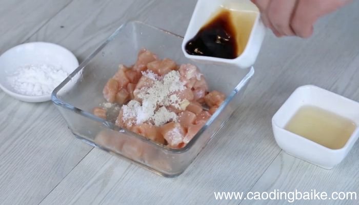火龙果炒鸡丁的做法火龙果炒鸡丁怎么做