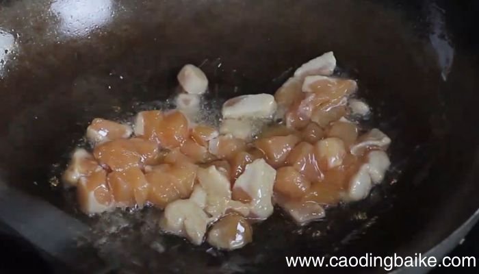 火龙果炒鸡丁的做法火龙果炒鸡丁怎么做