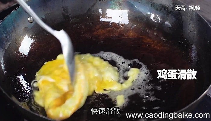 蟹味菇胡萝卜炒蛋怎么做 蟹味菇胡萝卜炒蛋的做法