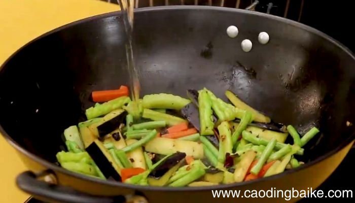 茄子豆角苦瓜怎么炒 茄子豆角苦瓜的做法