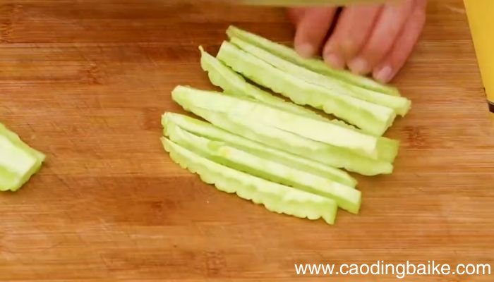 茄子豆角苦瓜怎么炒 茄子豆角苦瓜的做法