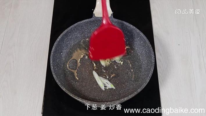 甜椒炒蒜苔的做法 甜椒炒蒜苔