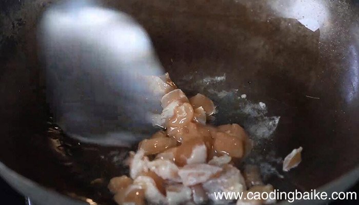 黑白炒鸡丁详细做法 黑白炒鸡丁怎么做