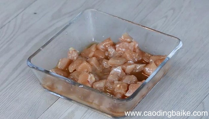 黑白炒鸡丁详细做法 黑白炒鸡丁怎么做