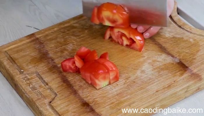 西红柿尖椒炒茄子的做法 西红柿尖椒炒茄子怎么做