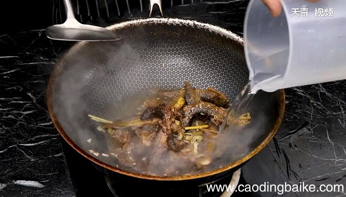 手撕泥鳅鱼的做法 手撕泥鳅鱼怎么做