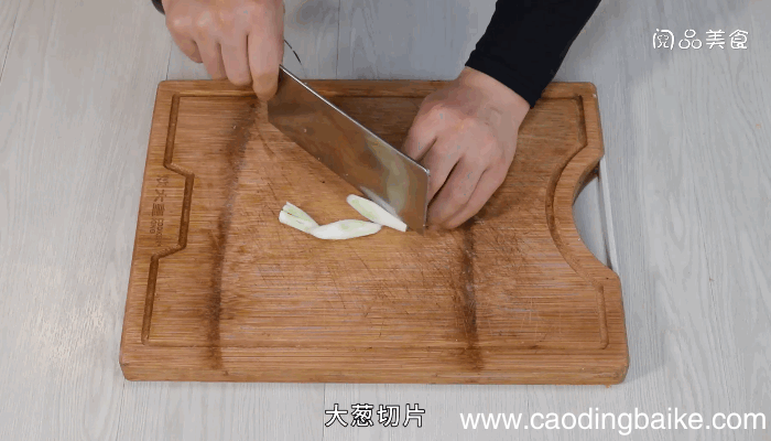 肋排烧土豆的做法，肋排烧土豆，肋排烧土豆怎么做