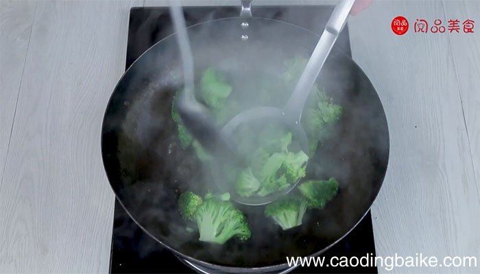 西兰花炒核桃仁怎么炒 西兰花炒核桃仁怎么做