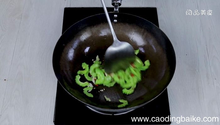 豆角苦瓜怎么炒豆角苦瓜的做法