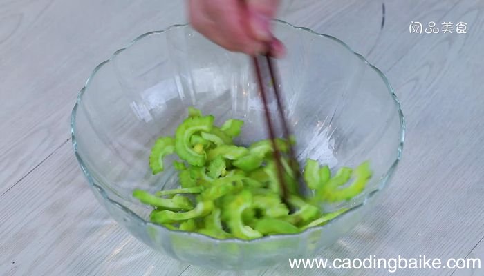 豆角苦瓜怎么炒豆角苦瓜的做法