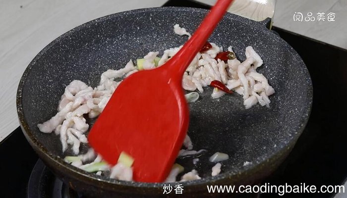 鸡肉炒茭白的做法 鸡肉炒茭白怎么做