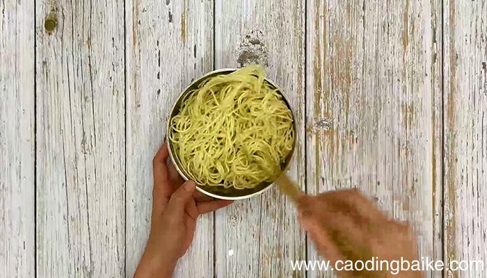 豆角蒸面条三不粘的做法 豆角蒸面条三不沾怎么做