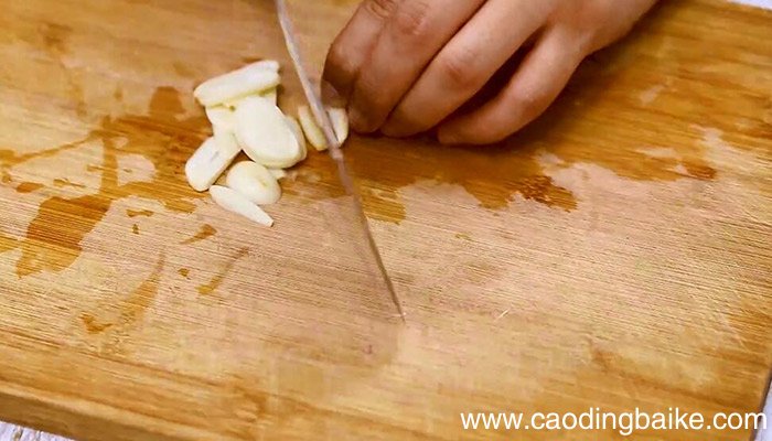 豆角蒸面条三不粘的做法 豆角蒸面条三不沾怎么做