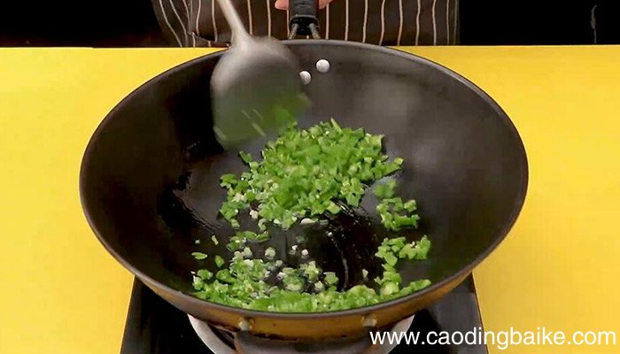 豆豉辣椒炒蛋饼做法 豆豉辣椒炒蛋饼怎么做
