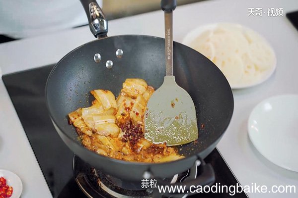 香锅莲藕五花肉的做法