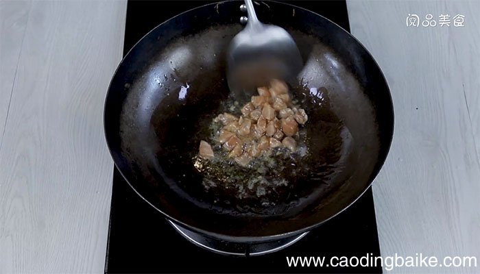 木耳炒肉丁详细做法 木耳炒肉丁怎么做