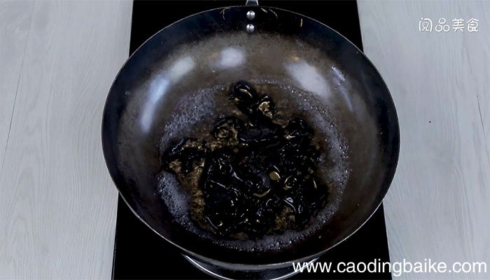 木耳炒肉丁详细做法 木耳炒肉丁怎么做