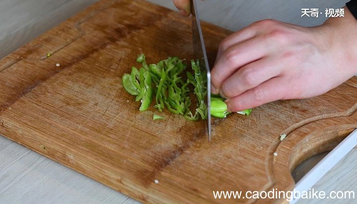 青椒鸡蛋嫩牛肉丝的做法 青椒鸡蛋嫩牛肉丝怎么做