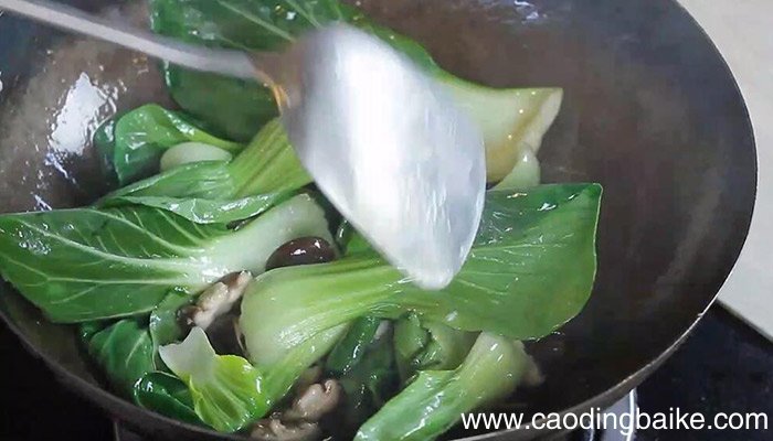 干香菇炒青菜怎么做 干香菇炒青菜的做法