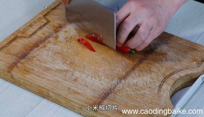 食猪蹄回锅好吃怎么做 熟食猪蹄回锅好吃的做法