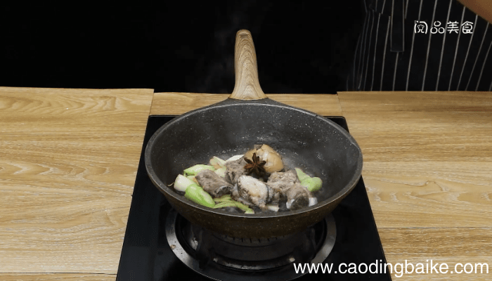 小鲍鱼烧排骨的做法 小鲍鱼烧排骨怎么做好吃