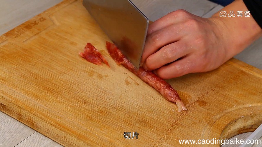 香肠爆炒蘑菇的做法 香肠爆炒蘑菇怎么做