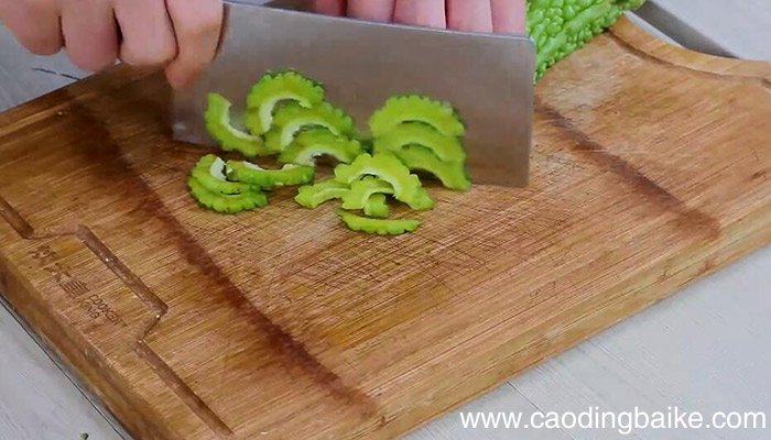 豆角苦瓜怎么炒 豆角苦瓜的做法