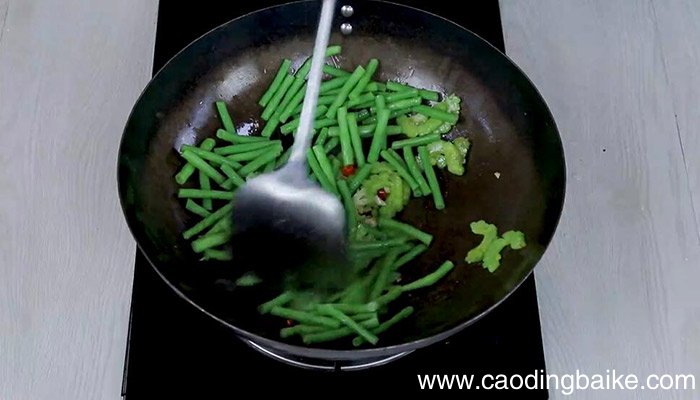 豆角苦瓜怎么炒 豆角苦瓜的做法