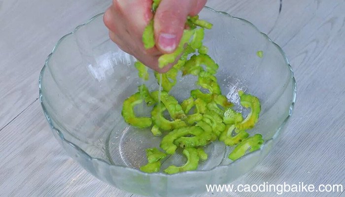 豆角苦瓜怎么炒 豆角苦瓜的做法