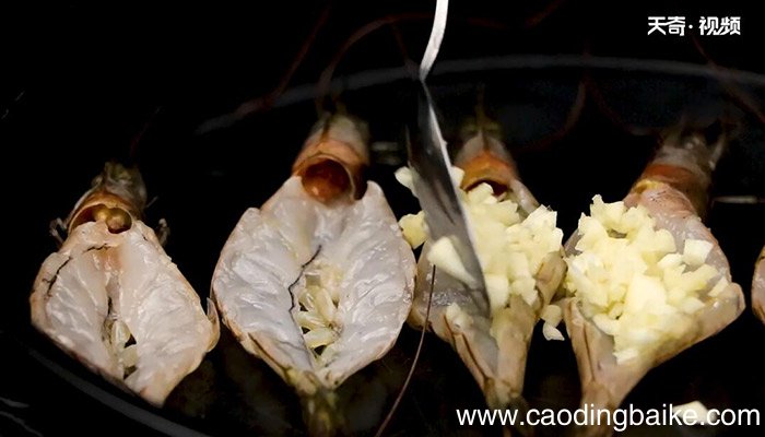 蒜蓉烤大虾怎么做 蒜蓉烤大虾的做法