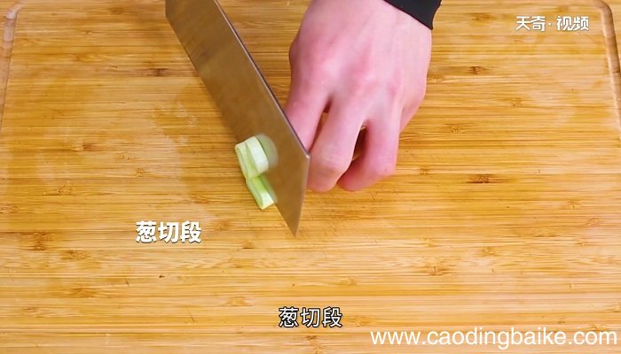 墨鱼炖鸡汤怎么做 墨鱼炖鸡汤的做法