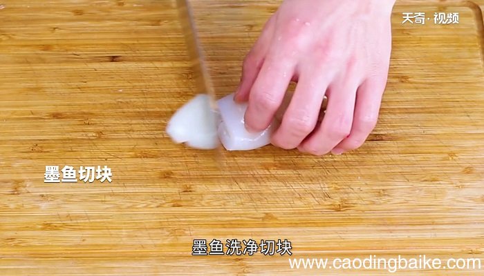 墨鱼炖鸡汤怎么做 墨鱼炖鸡汤的做法