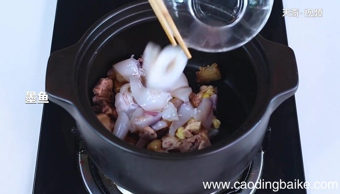 墨鱼炖鸡汤怎么做 墨鱼炖鸡汤的做法