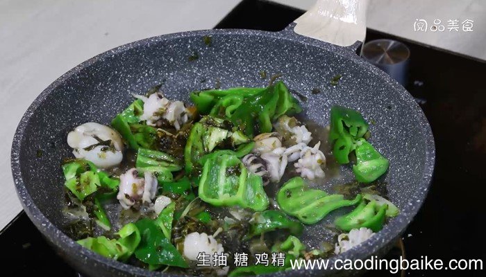 雪里蕻青椒炒墨鱼，雪里蕻青椒炒墨鱼怎么做，雪里蕻青椒炒墨鱼的做法