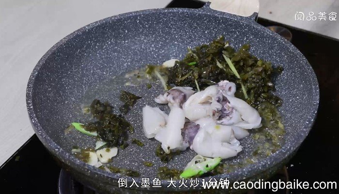 雪里蕻青椒炒墨鱼，雪里蕻青椒炒墨鱼怎么做，雪里蕻青椒炒墨鱼的做法