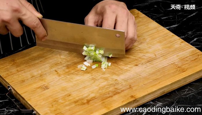 蚝油豆腐丁的做法 蚝油豆腐丁怎么做