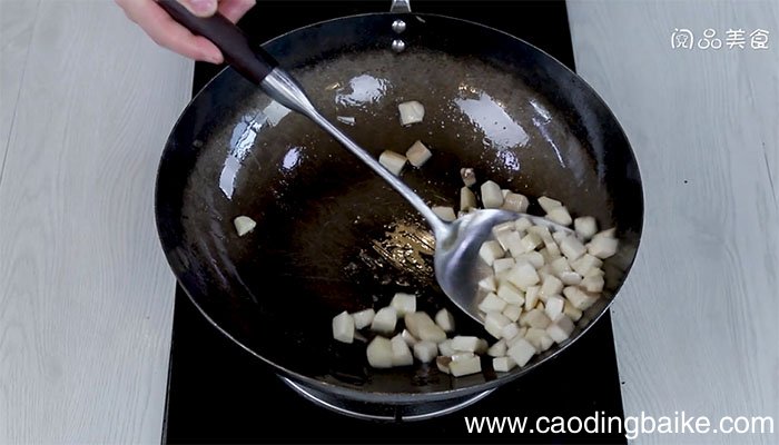杏鲍菇炒肉丁的做法 杏鲍菇炒肉丁怎么做