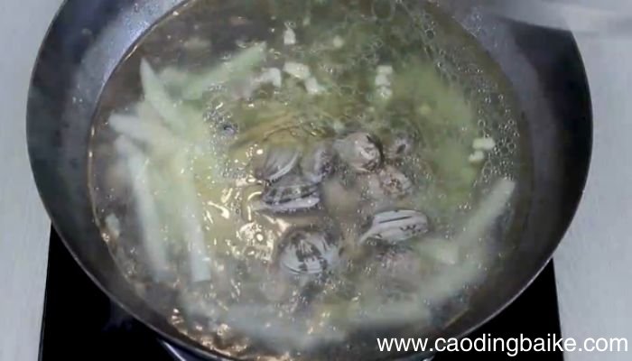 蛤蜊炖土豆家常做法 蛤蜊炖土豆怎么做