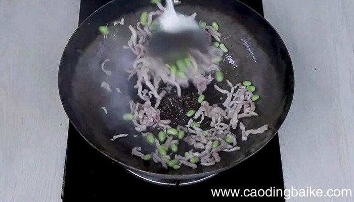 尖椒毛豆炒肉丝的做法 尖椒毛豆炒肉丝怎么做