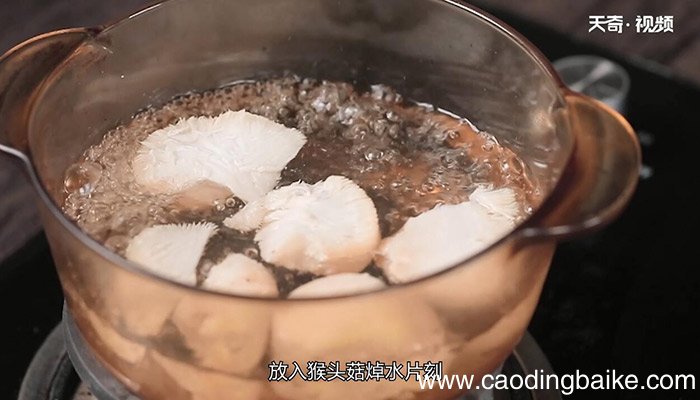 猴头菇煲猪骨鸡汤怎么做 猴头菇煲猪骨鸡汤的做法