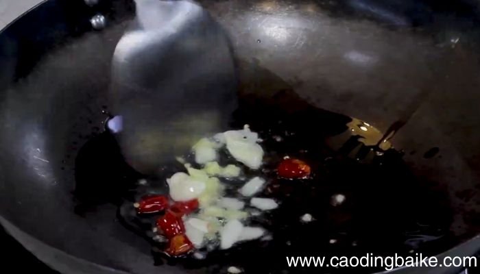 茭白炒西芹的做法 茭白炒西芹怎么做