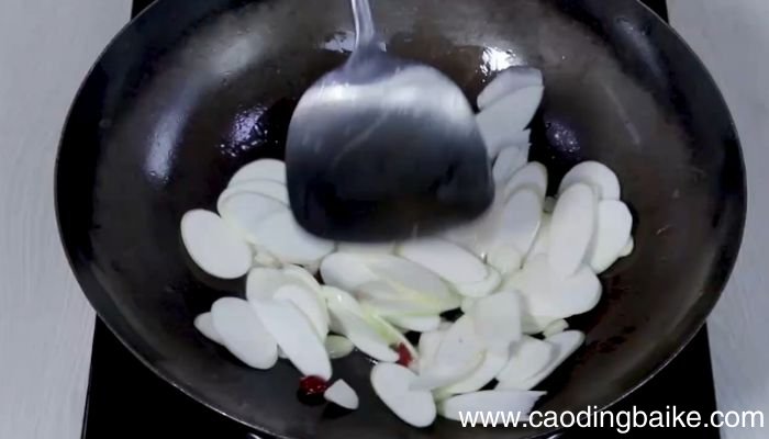 茭白炒西芹的做法 茭白炒西芹怎么做