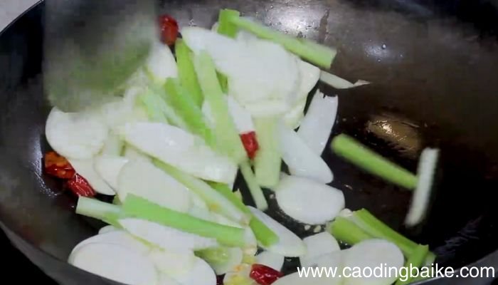 茭白炒西芹的做法 茭白炒西芹怎么做
