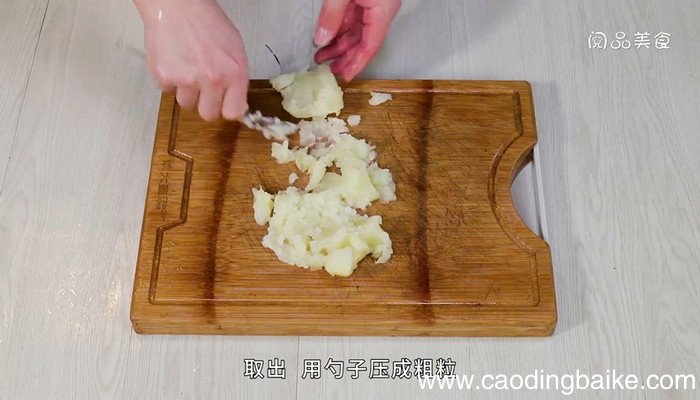 蛋包洋芋的做法 蛋包洋芋怎么做