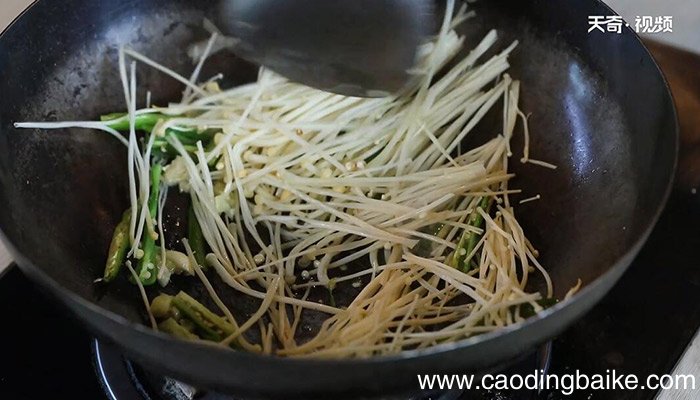 金针菇炒辣椒肉片的做法 金针菇炒辣椒肉片怎么做