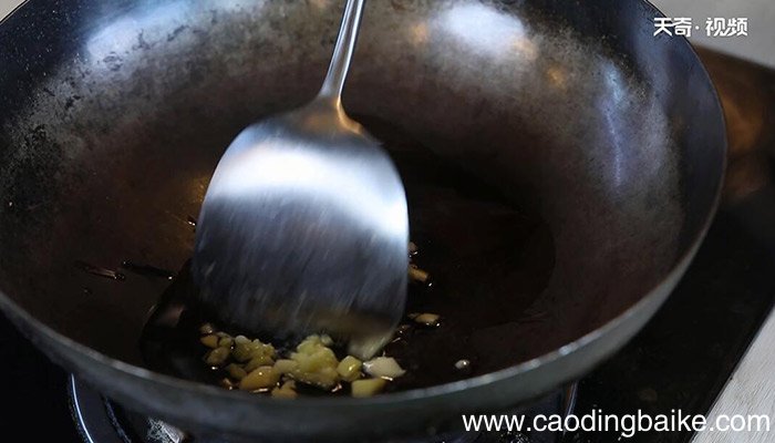 金针菇炒辣椒肉片的做法 金针菇炒辣椒肉片怎么做