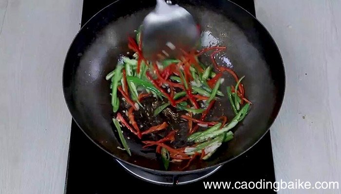 尖椒炒土豆丝的做法 尖椒炒土豆丝怎么做