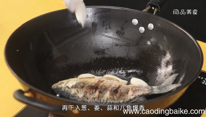 香辣焖鲫鱼 香辣焖鲫鱼的做法