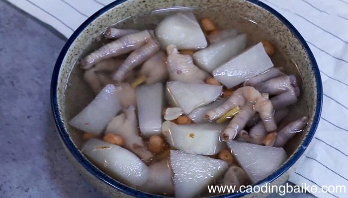 花生鸡脚煲沙葛的做法 花生鸡脚煲沙葛怎么做