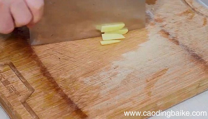 花生鸡脚煲沙葛的做法 花生鸡脚煲沙葛怎么做